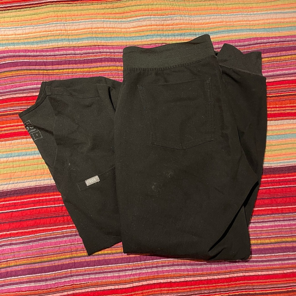 Figs One Pocket Scrub Top and Zamora Jogger SP